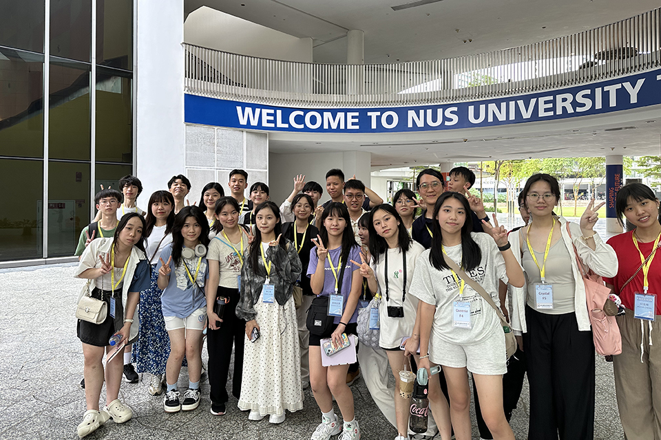 Singapore English Expedition - Immersive Language Acquisition Journey