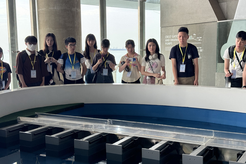 Singapore English Expedition - Immersive Language Acquisition Journey