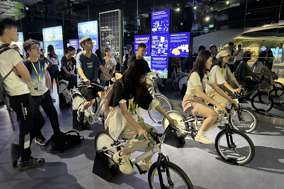 Singapore English Expedition - Immersive Language Acquisition Journey