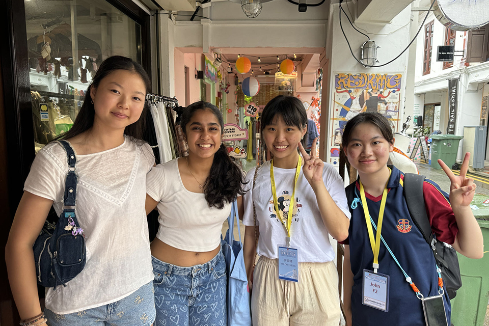 Singapore English Expedition - Immersive Language Acquisition Journey