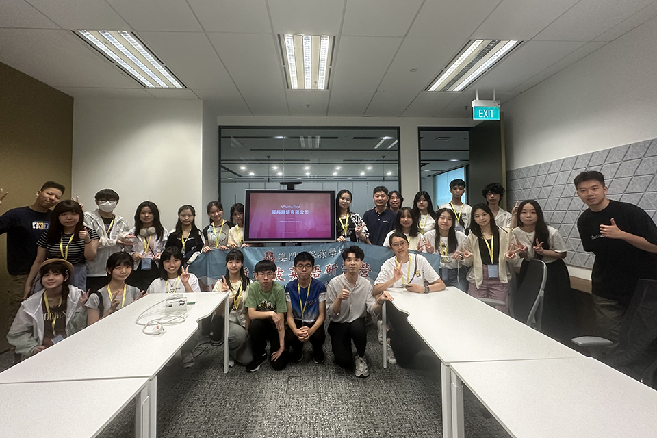 Singapore English Expedition - Immersive Language Acquisition Journey