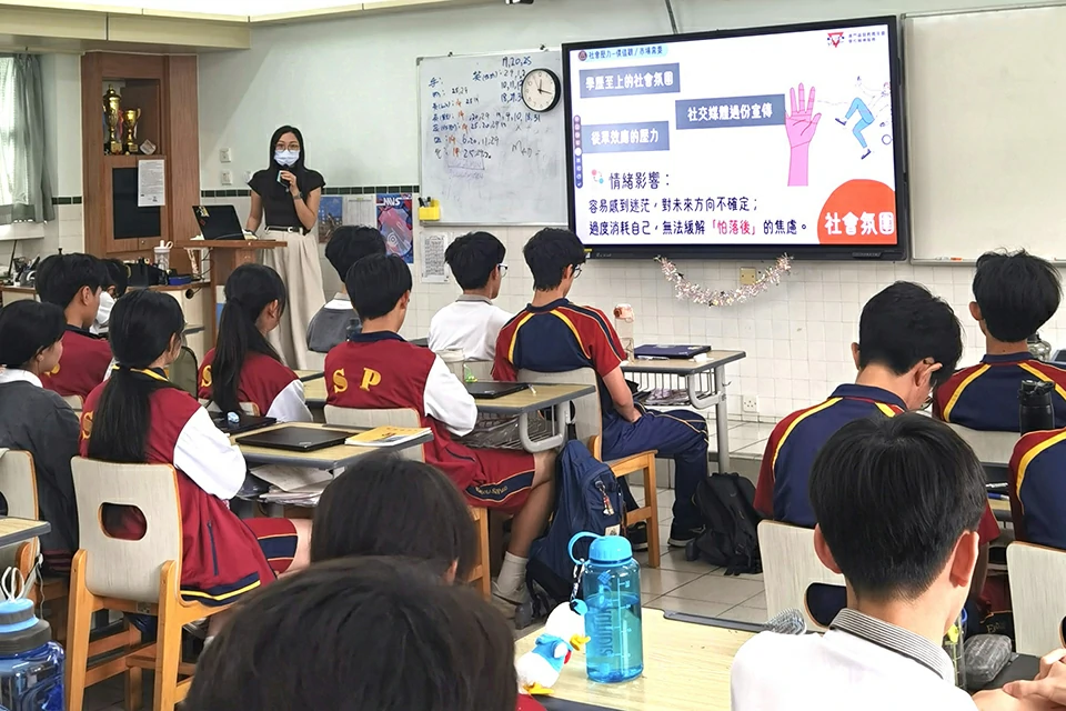 高三心理健康系列活動-聽見自己的聲音_入班講座