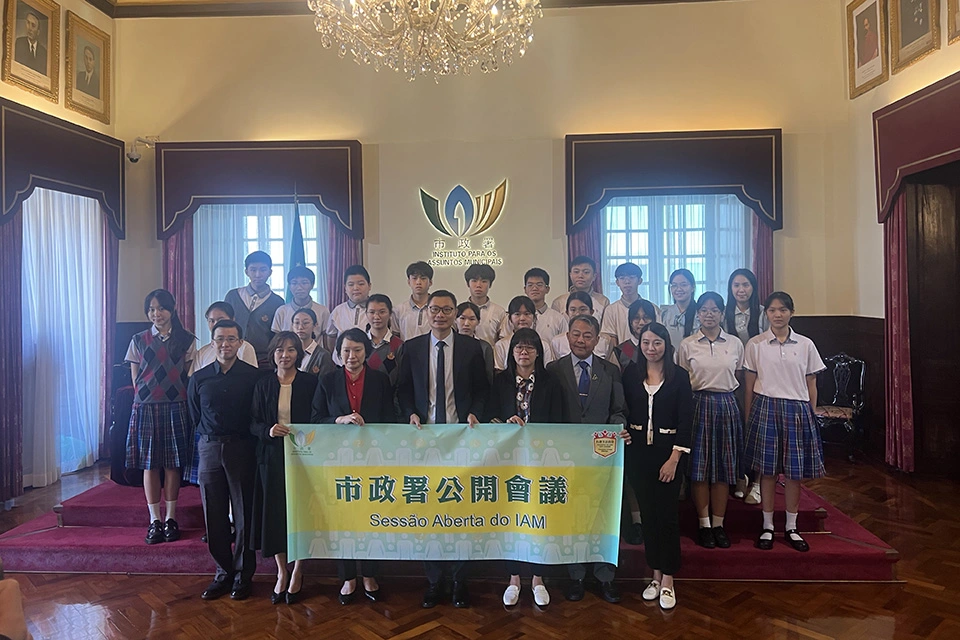 聖保祿學校學生走進市政署實踐公民參與共築和諧社區