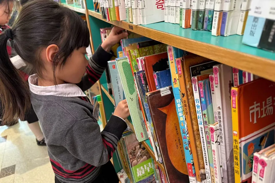 到圖書館閱讀