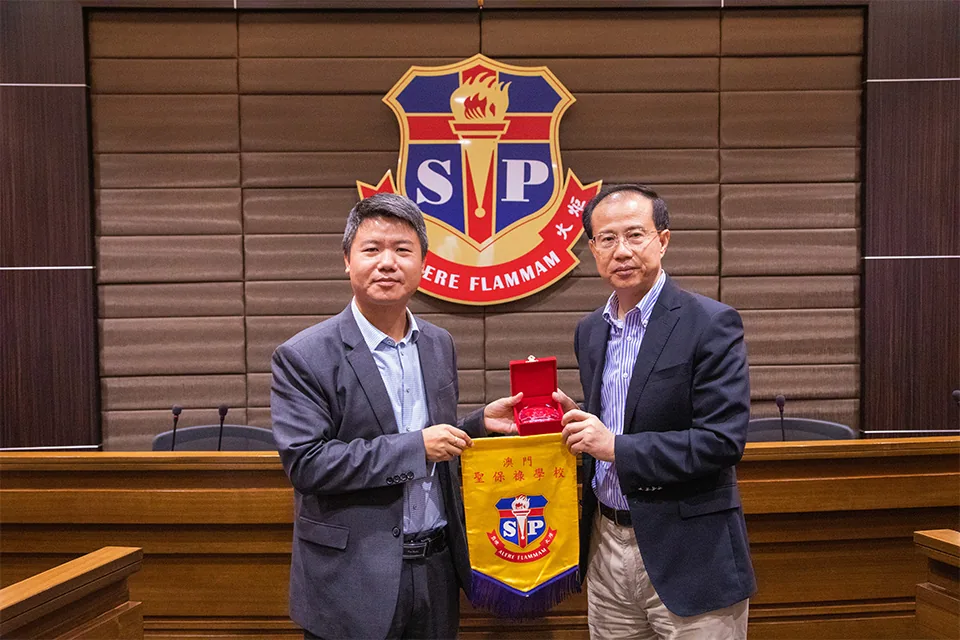 中聯辦主任傅自應走訪聖保祿學校