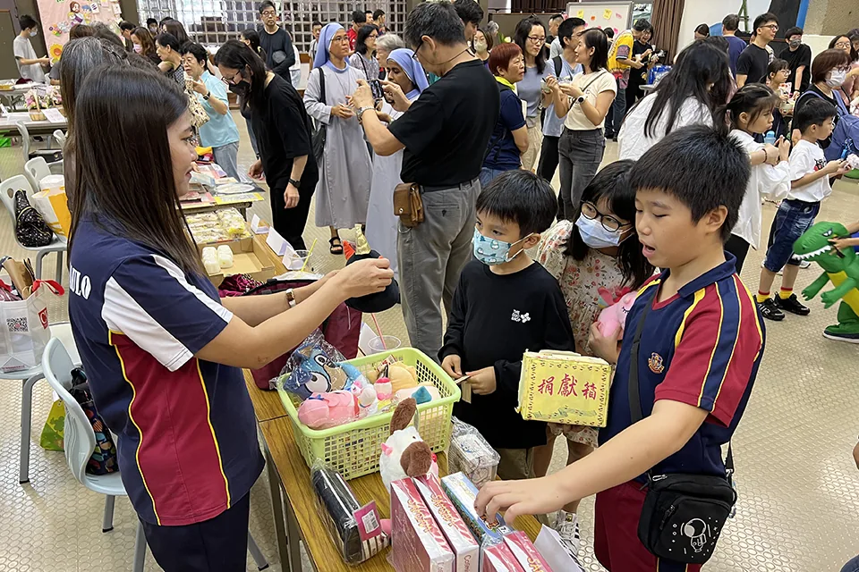 聖若瑟勞工主保堂義賣活動