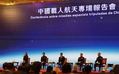 我校師生參與中國載人航天專場報告會