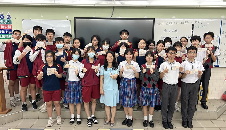 高中學生參加第十五屆澳門青少年外交知識競賽總決賽獲得優異奬