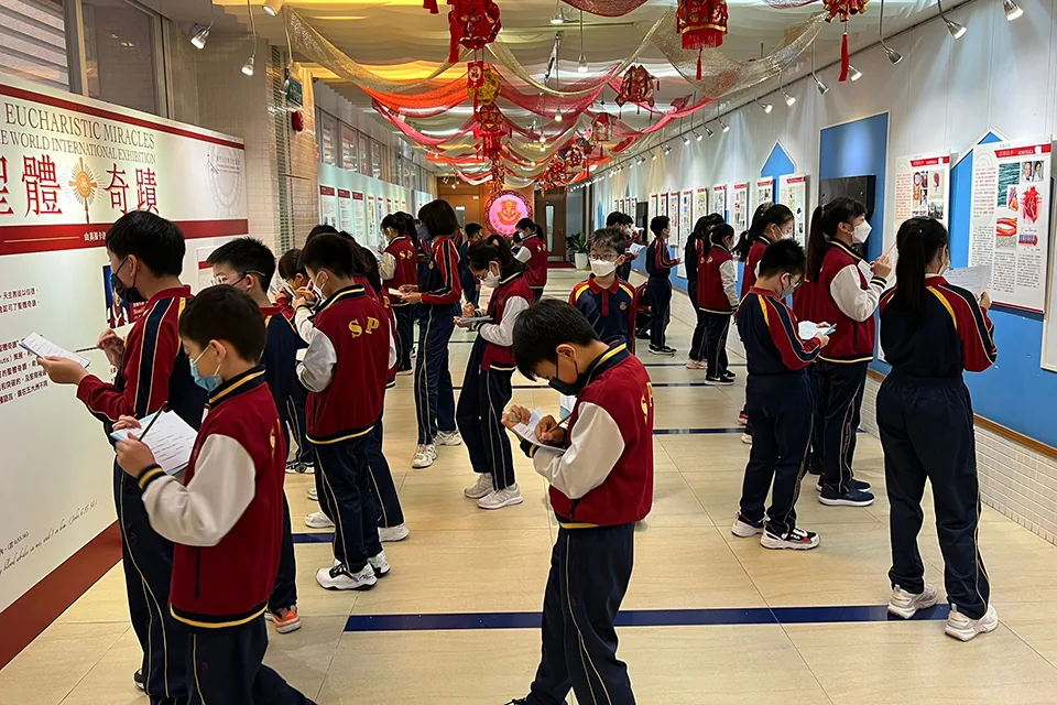 參觀【聖體奇蹟】國際展覽