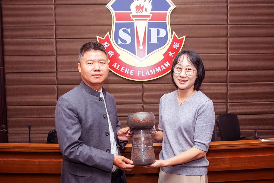 廣西藝術學院團隊到校參訪