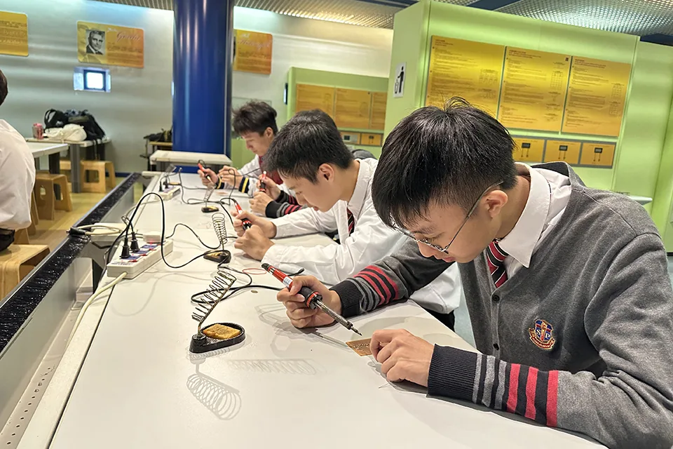 電路焊接工作坊及參觀通訊博物館