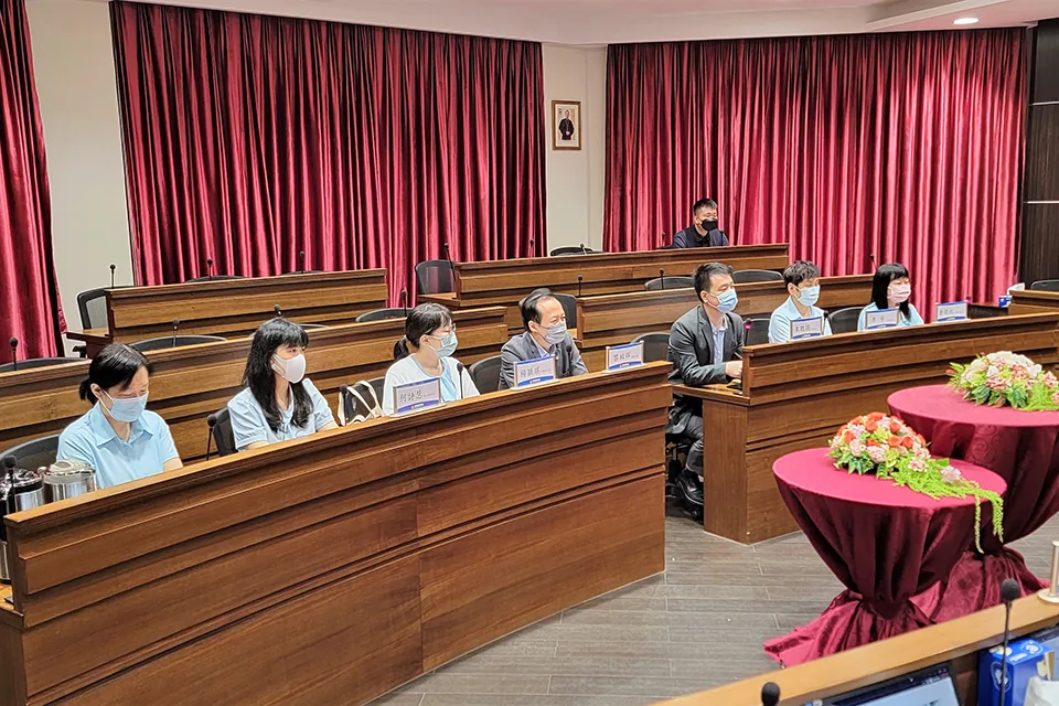 復旦大學來訪促交流