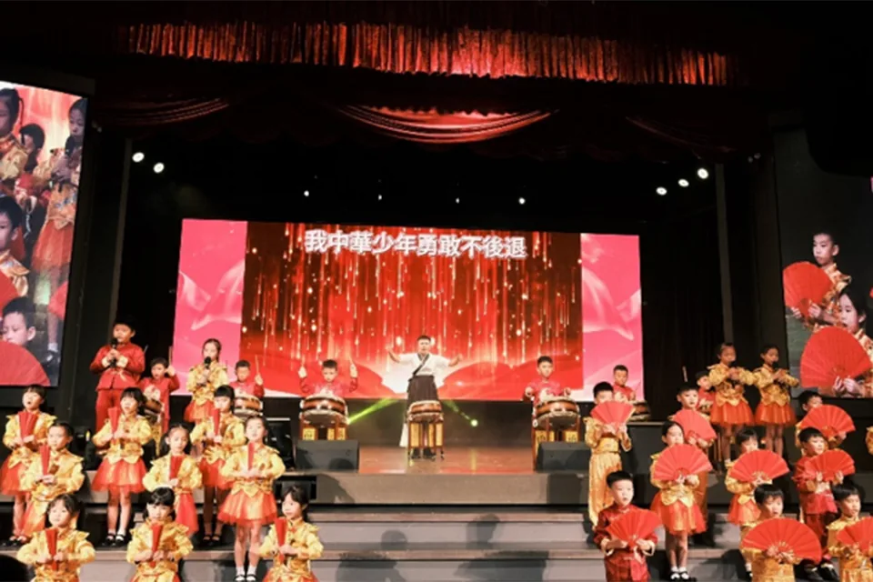 中學畢業典禮溫情洋溢