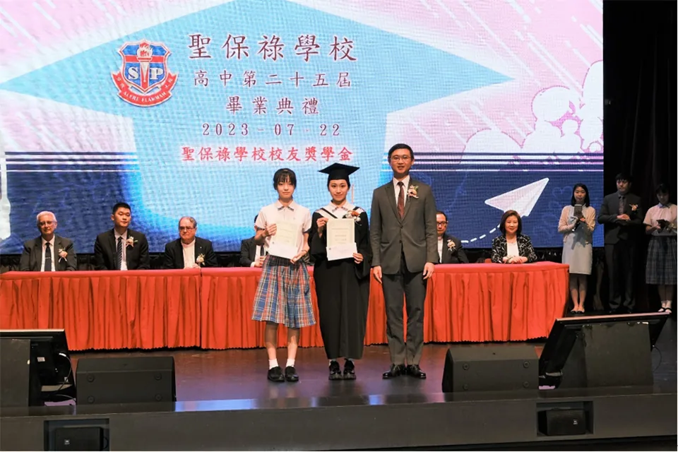 中學畢業典禮溫情洋溢