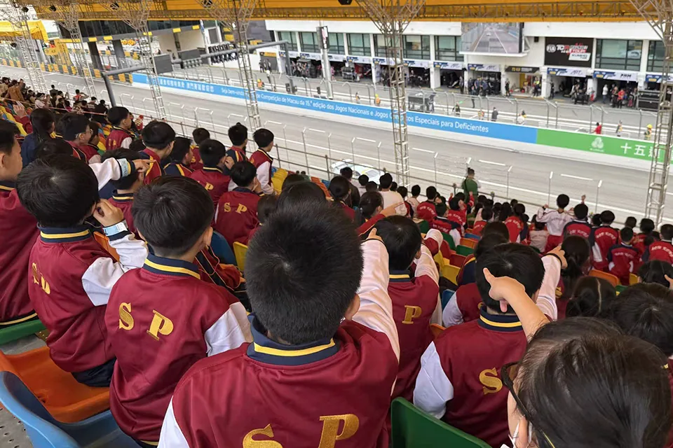 觀賞澳門格蘭披治大賽車