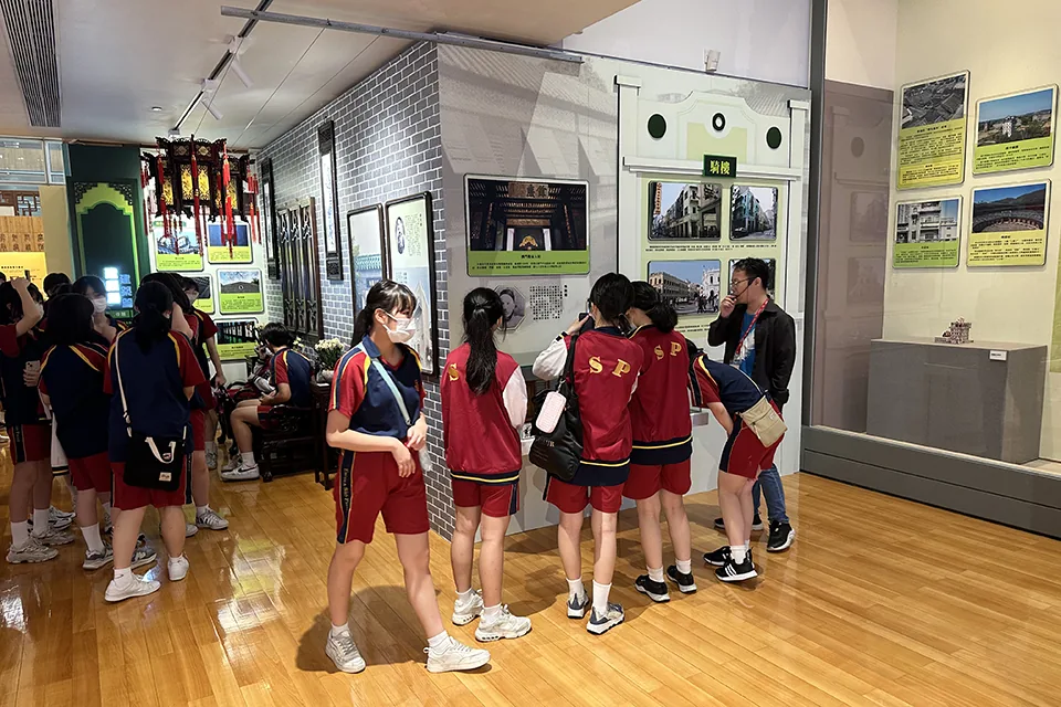 參觀青少年愛國愛澳教育基地