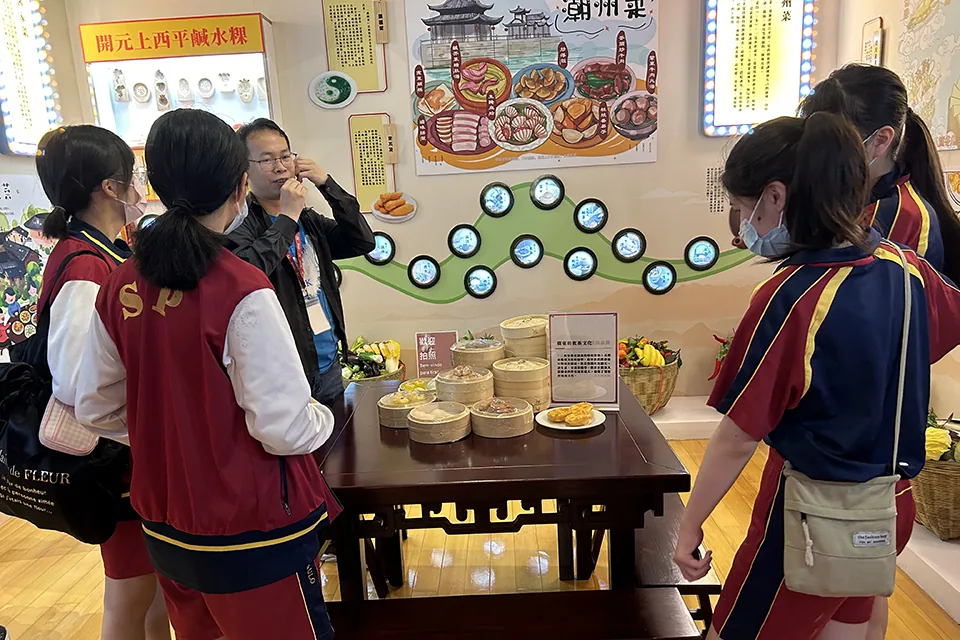 參觀青少年愛國愛澳教育基地