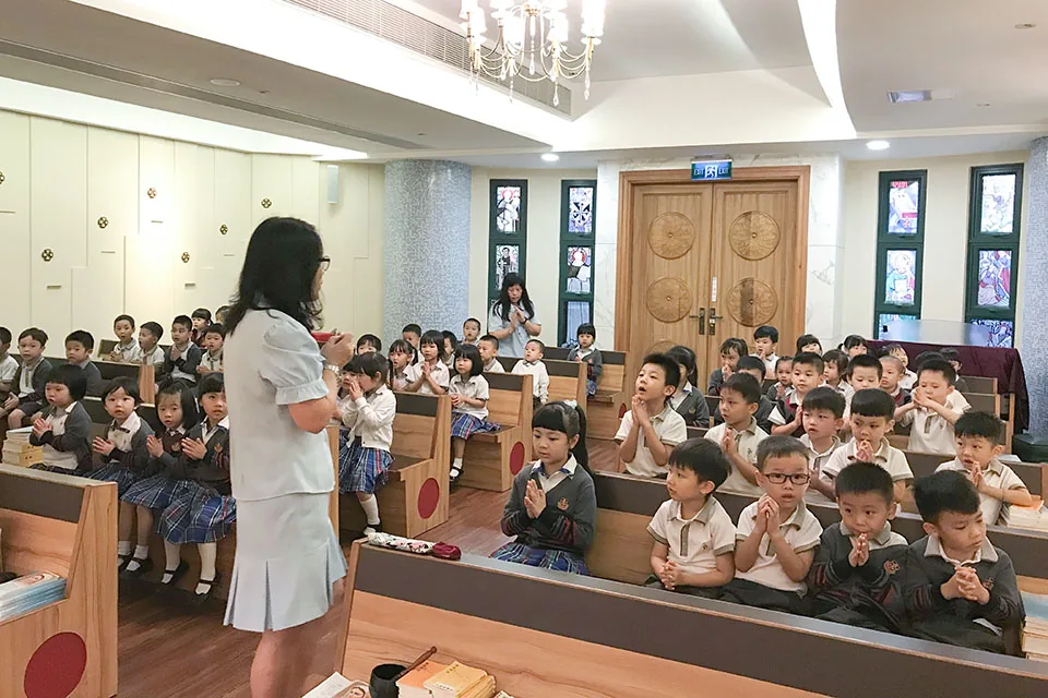 頌唸玫瑰經
