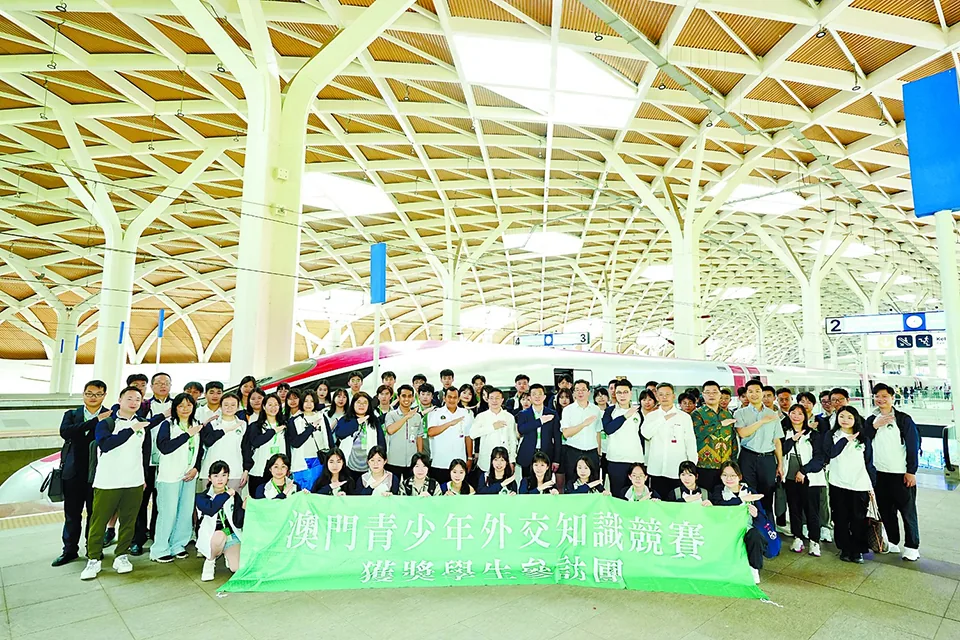 外交知識競賽獲奬學生訪印尼感受