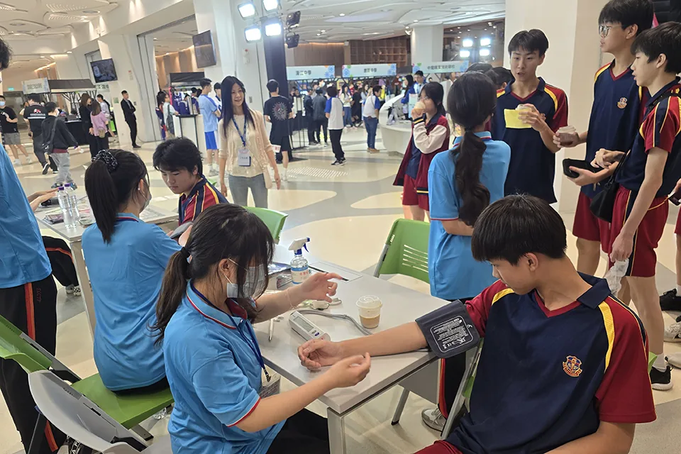 我校高中學生參加理工科職業技術工作坊