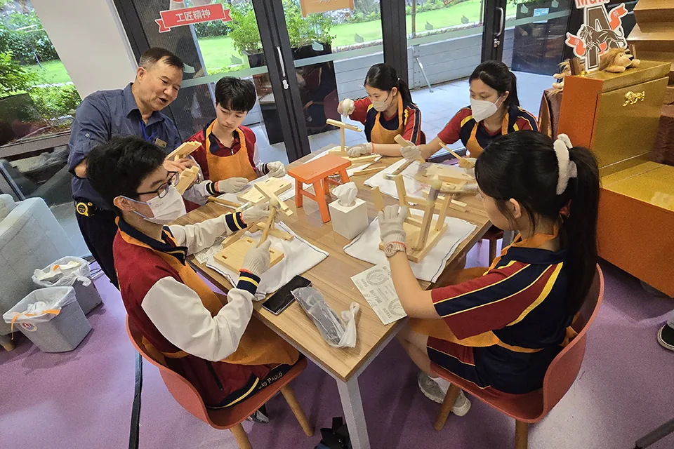 我校高中學生參加理工科職業技術工作坊