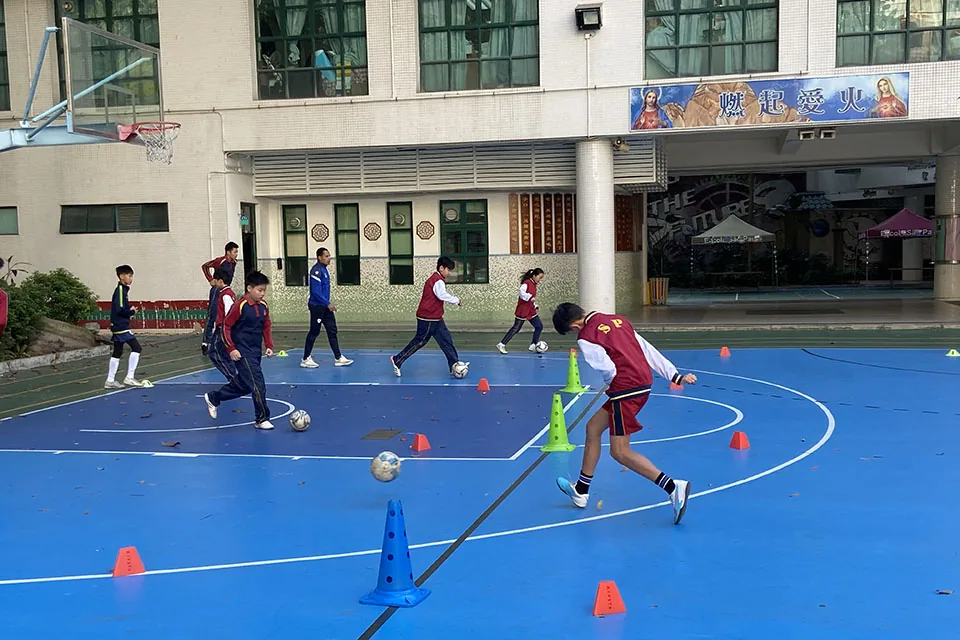 巴西足球學校來訪澳門聖保祿學校交流