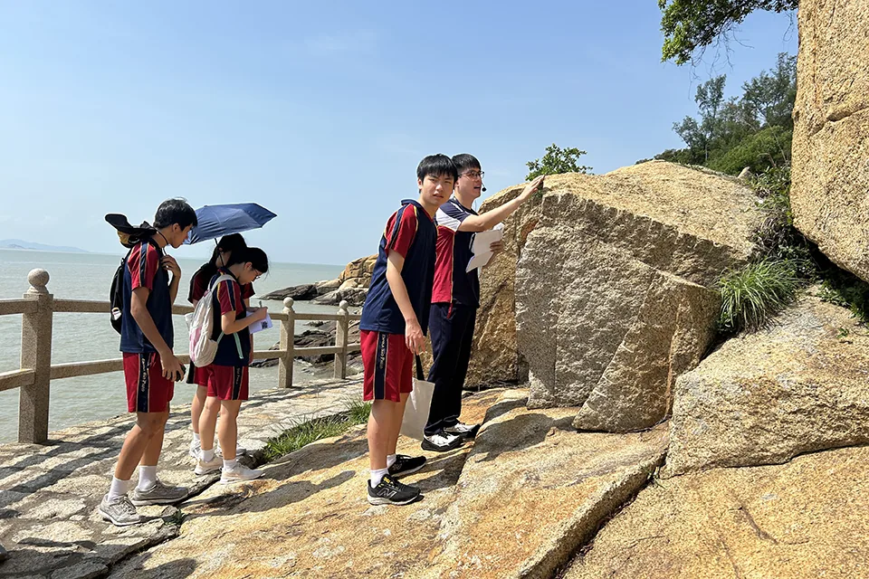 24-25年度高一文組同學參加黑沙龍爪角地質考察活動