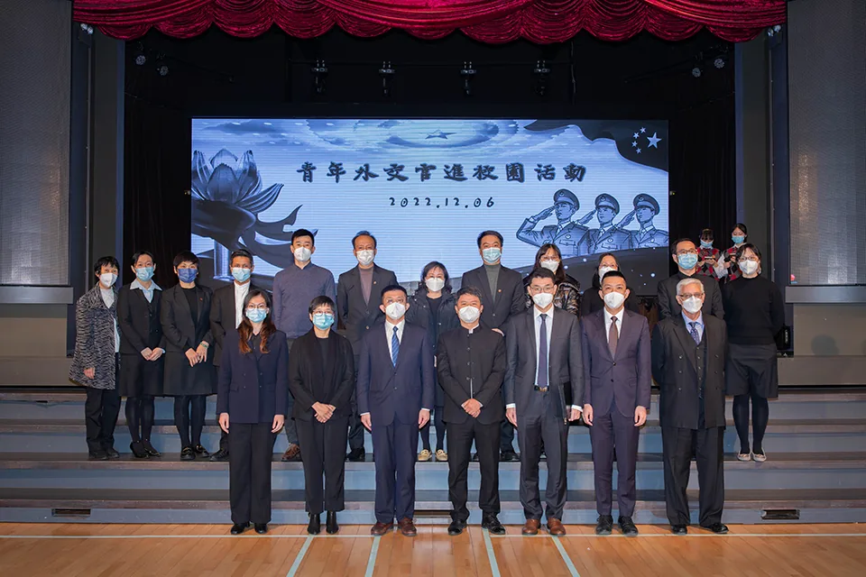 青年外交官走進聖保祿校園