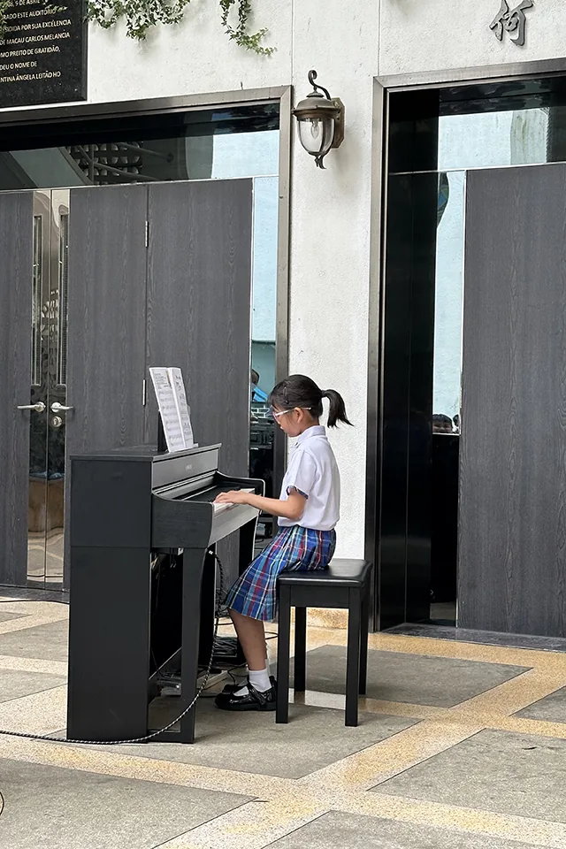 學生校園街頭表演