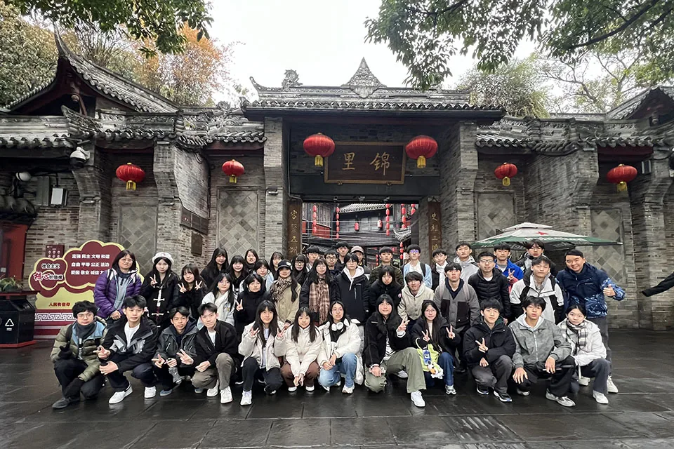 高二理組學生參加「感受山與城」四川科普保育文化研學團