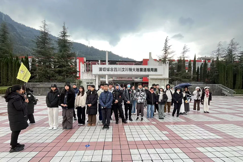 高二理組學生參加「感受山與城」四川科普保育文化研學團