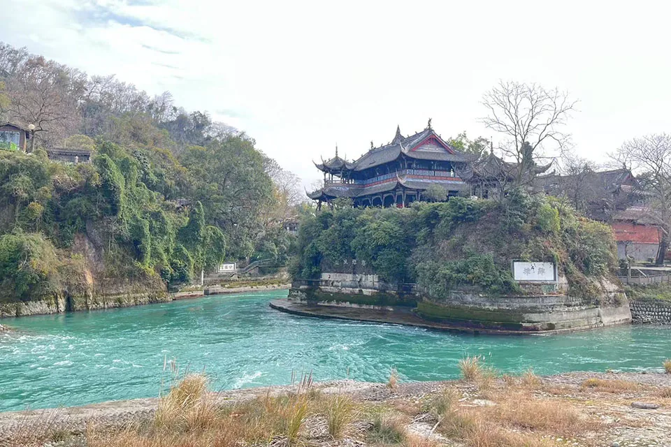 高二理組學生參加「感受山與城」四川科普保育文化研學團