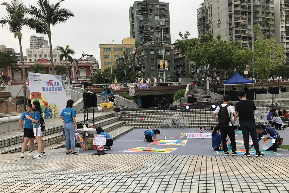 有圓相聚圓圈繪畫藝術展