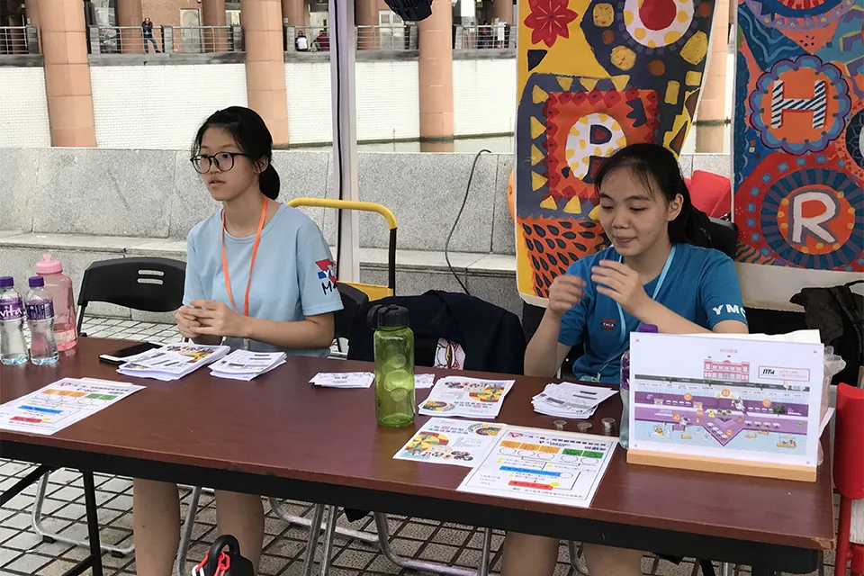 有圓相聚圓圈繪畫藝術展