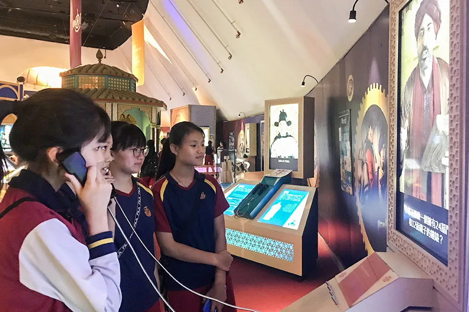 自然生化科活動---參觀1001發明精華展 : 阿拉伯科學發明的黃金時代