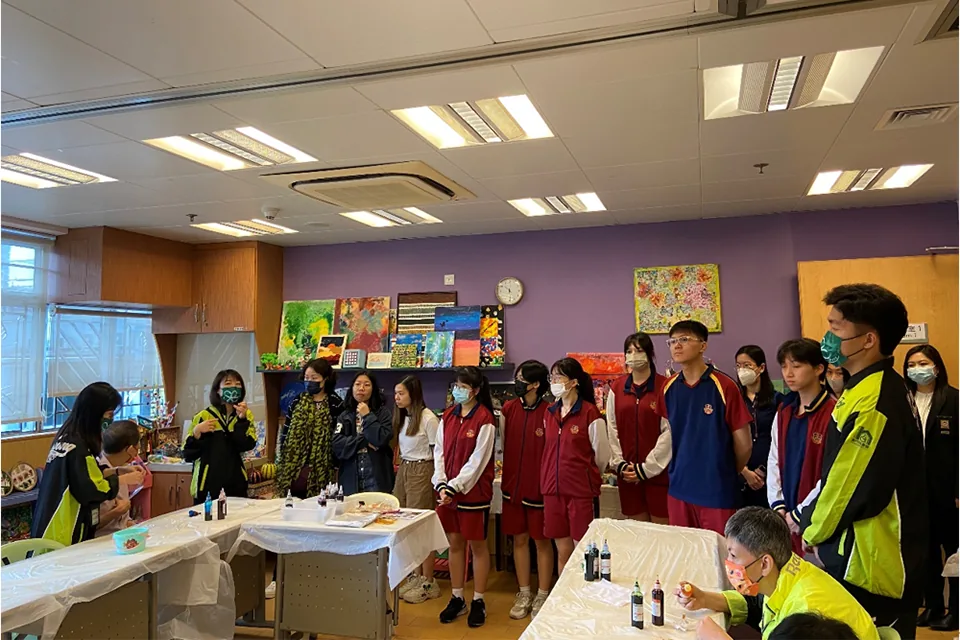 高二級學生參觀扶康會康盈及寶翠中心