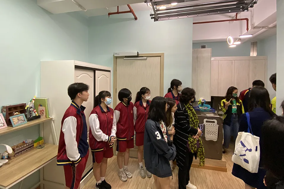 高二級學生參觀扶康會康盈及寶翠中心
