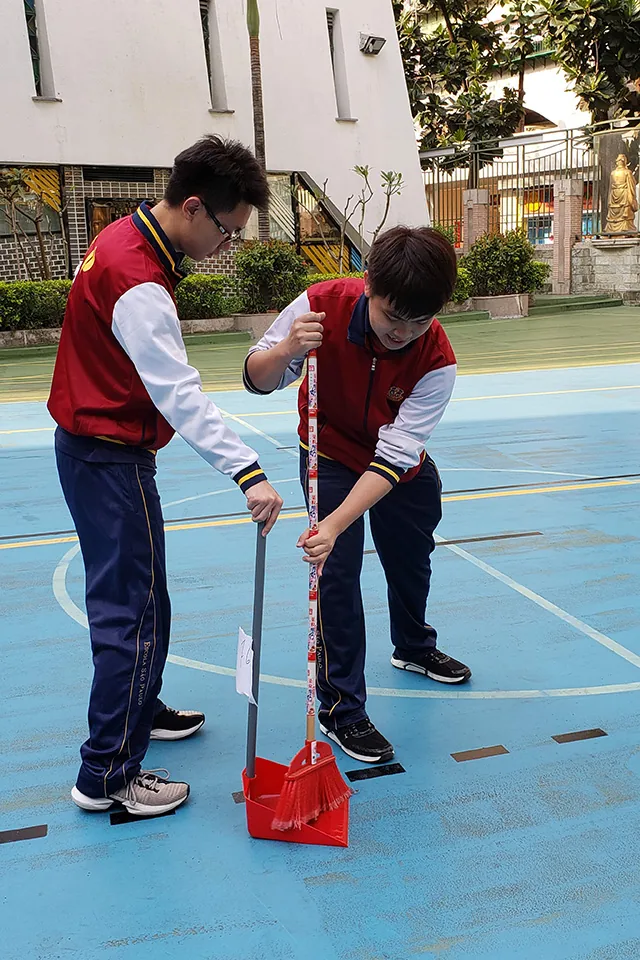 中學生「學校清潔巡禮」