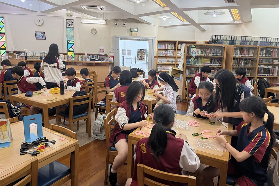 中學愛心義工小組母親節活動